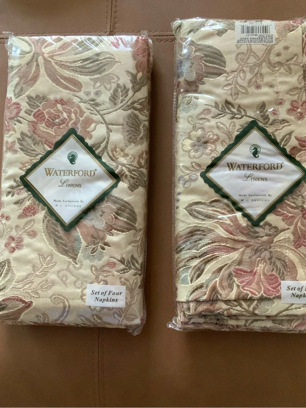 Set of 2 Waterford Linens Set of MEADOW FLOWER 4 Napkins per pack. New